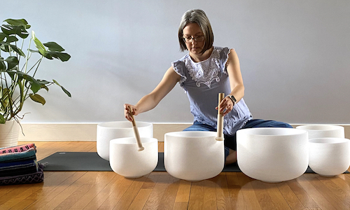 Eloise with Bowls 500x300